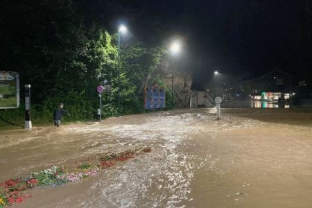 郑州地铁被困者讲述 郑州地铁被救者自述死里逃生 暴雨如何自救